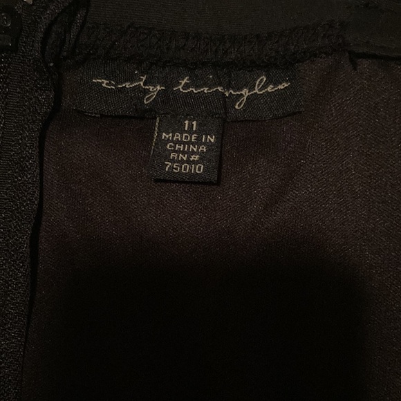 Three triangles black and white floral cocktail dress - Picture 3 of 3